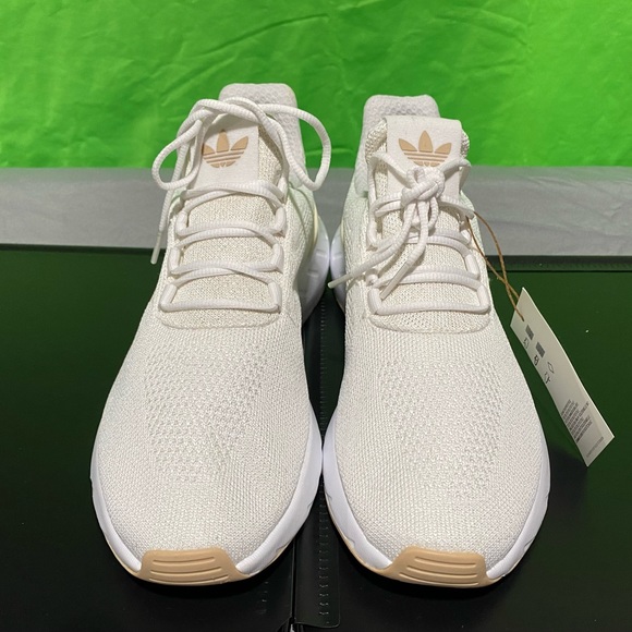 Women’s adidas swift run 2022 decon size 6.5 youth women size 8.5 *BRAND NEW* - Picture 2 of 8